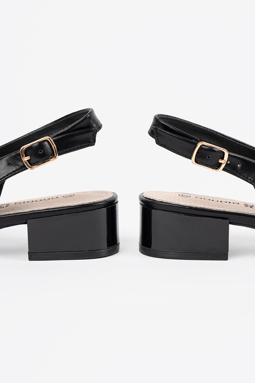 Sandalias elegantes negras de tacón bajo Sandalias elegantes negras de tacón bajo