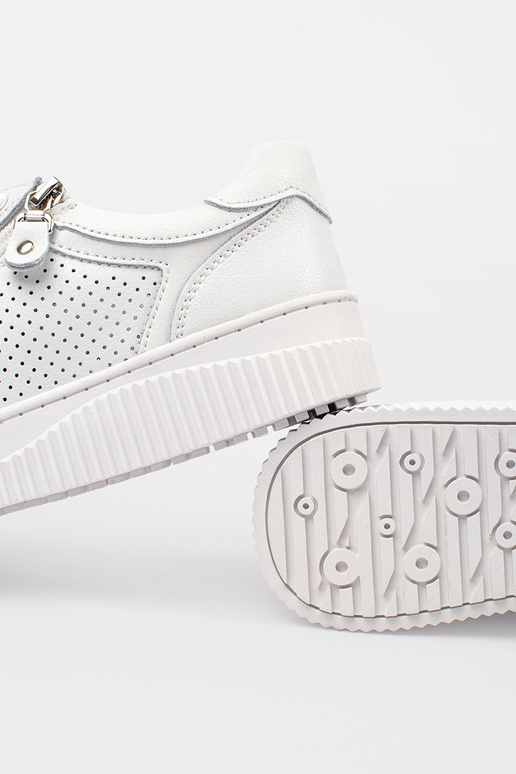 Zapatillas blancas de modelo con... Zapatillas blancas de modelo con...