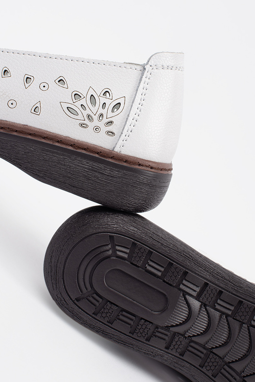 Mocasines calados color arena