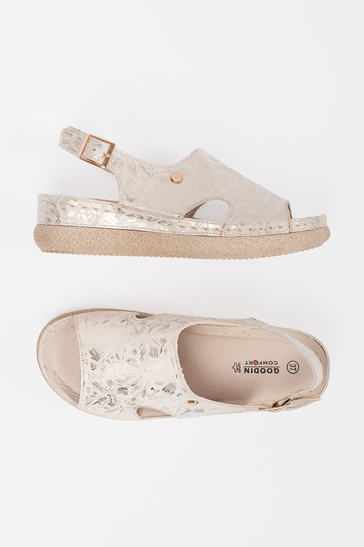 Sandalias planas de color marfil con... Sandalias planas de color marfil con...