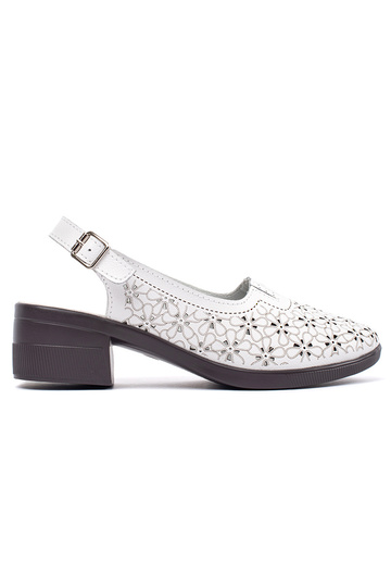 Sandalias de color blanco...