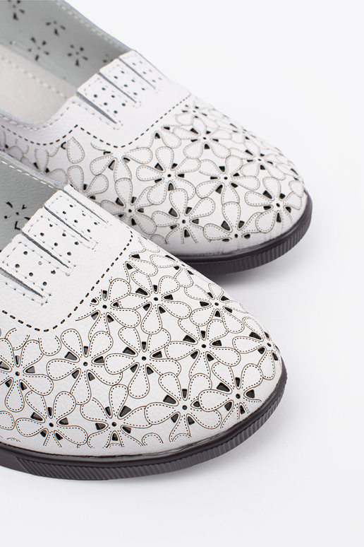 Sandalias de color blanco con tacón bajo Sandalias de color blanco con tacón bajo