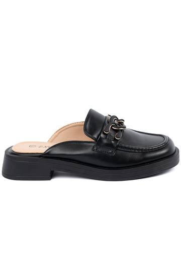 Zapatillas negras de piel...
