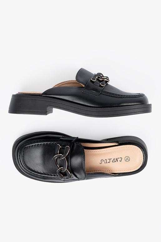 Zapatillas negras de piel sintética...