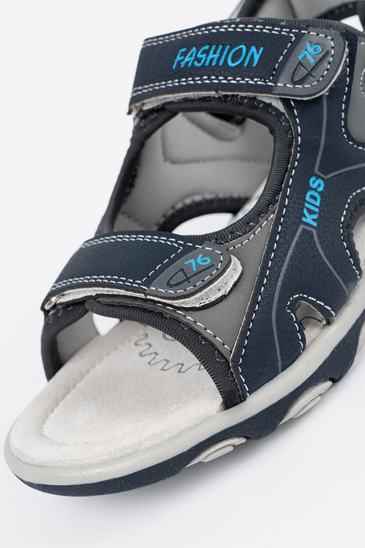 Sandalias para niños de color azul...