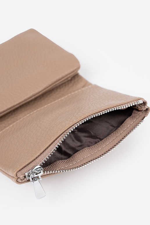 Cartera color arena de mujer de piel...