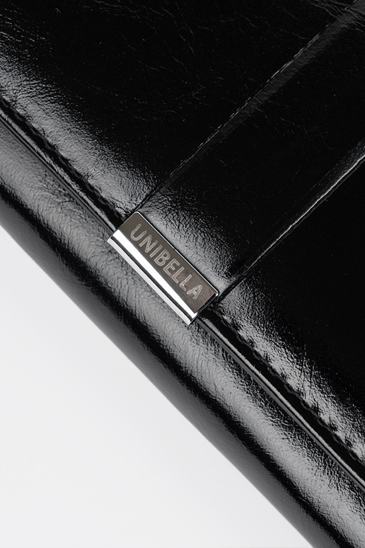 Cartera negra de mujer de piel sintética