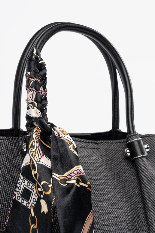 Bolso mediano negro con pañuelo...