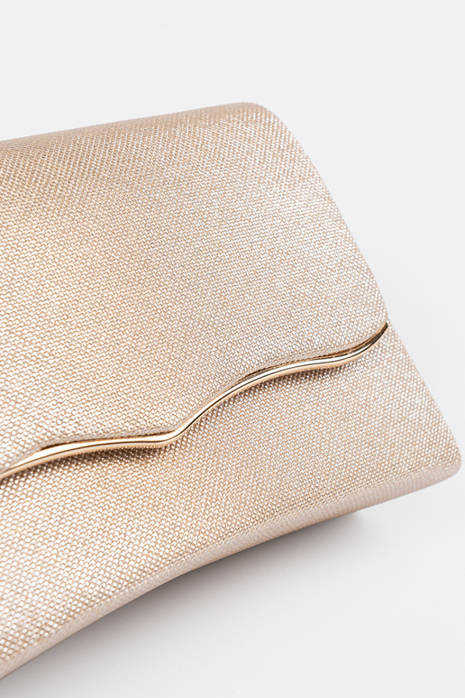 Bolso dorado con cadena