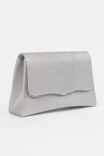 Bolso plateado con cadena 2