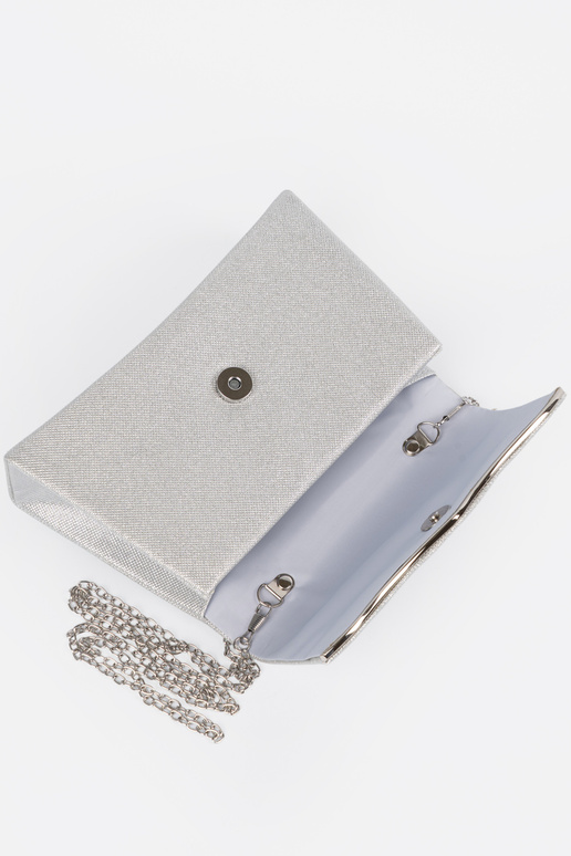 Bolso plateado con cadena