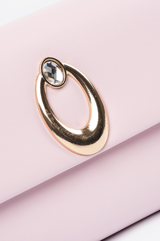 Bolso rosa tipo sobre con elementos...