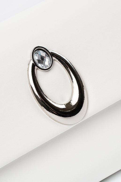 Bolso blanco tipo sobre con elementos...