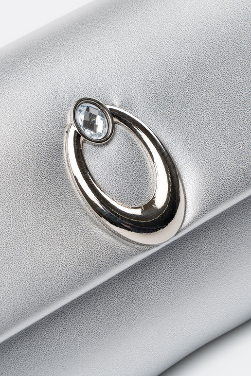 Bolso tipo sobre color plata