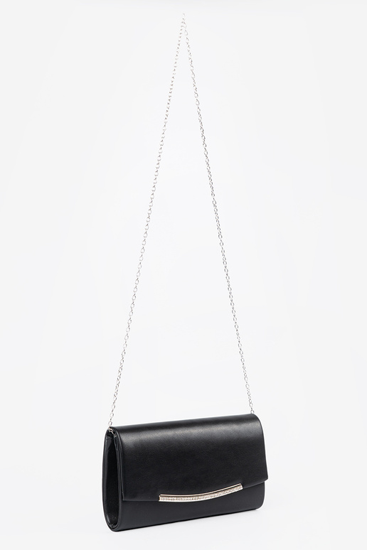 Bolso negro con cadena
