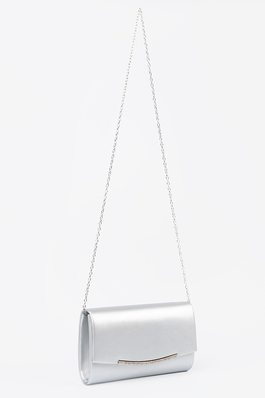 Bolso color plata con cadena