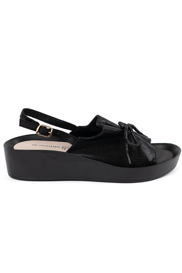 Sandalias negras para mujer...