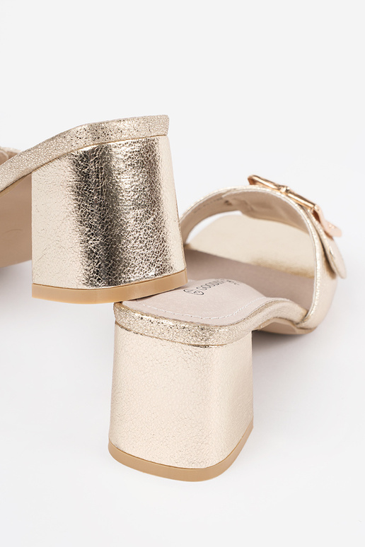 Chanclas doradas de tacón para mujer...