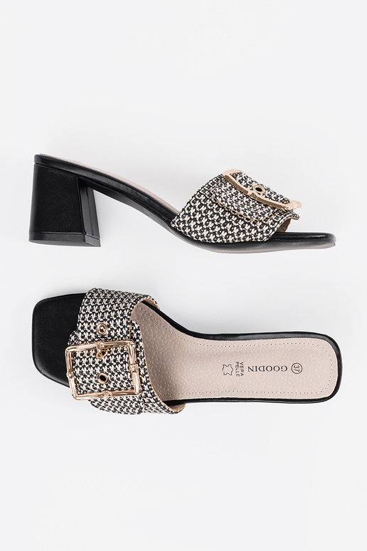 Chanclas blanco-negras de tacón para... Chanclas blanco-negras de tacón para...