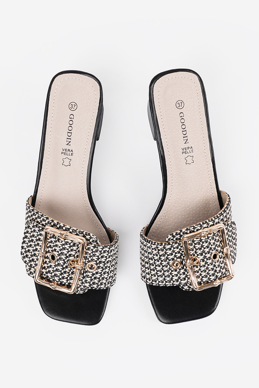 Chanclas blanco-negras de tacón para... Chanclas blanco-negras de tacón para...