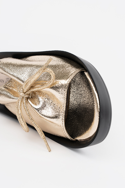 Sandalias doradas para mujer en...