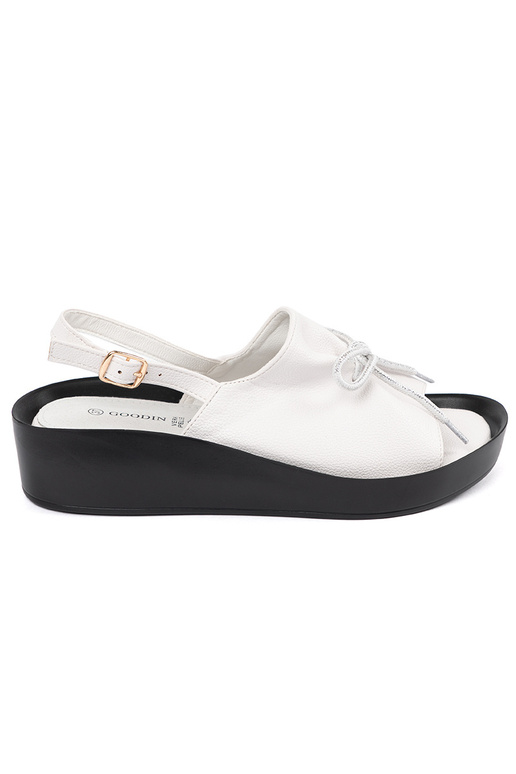 Sandalias blancas para mujer en... Sandalias blancas para mujer en...