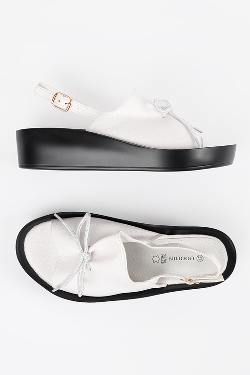 Sandalias blancas para mujer en... Sandalias blancas para mujer en...