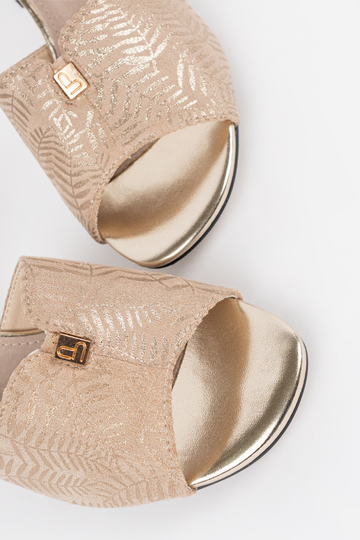 Sandalias de mujer color arena en...