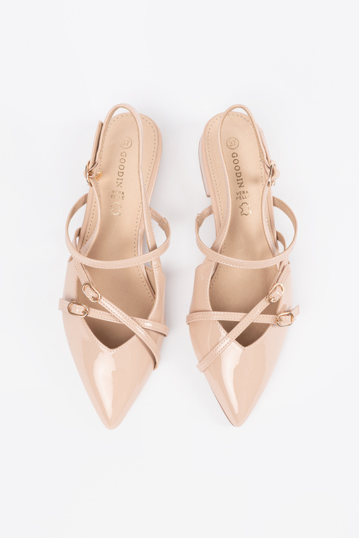 Tacones altos de charol color arena... Tacones altos de charol color arena...