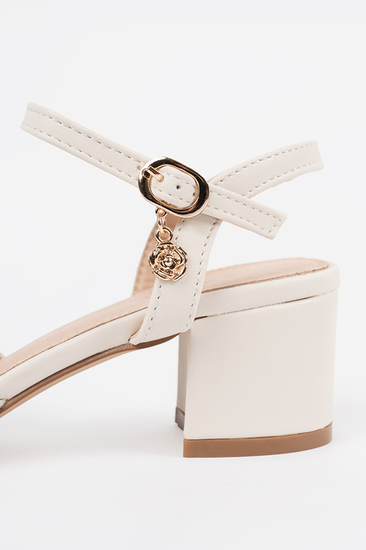 Sandalias blancas para mujer con...