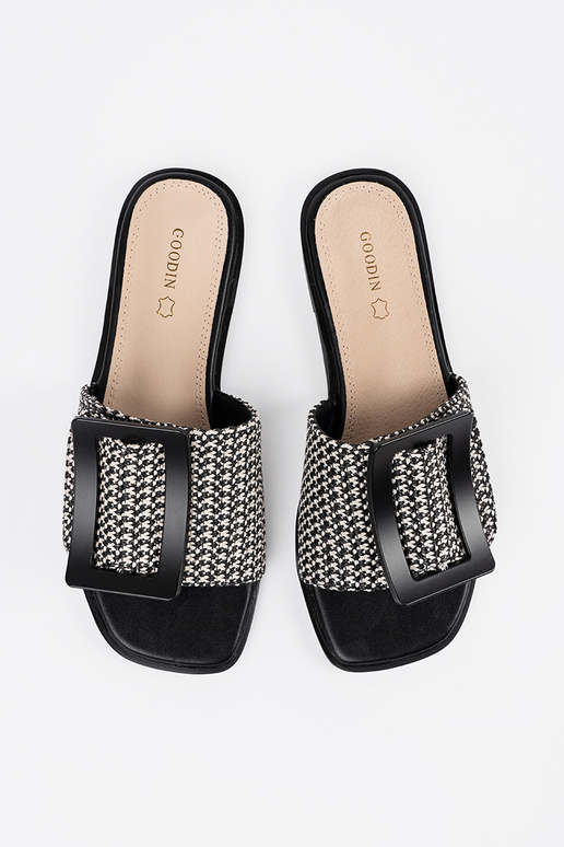 Chanclas planas blanco y negro