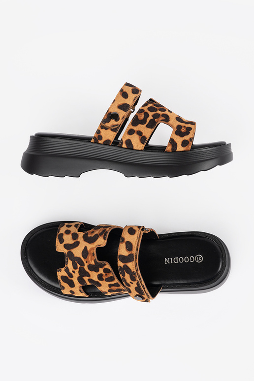 Chanclas con plataforma de leopardo...