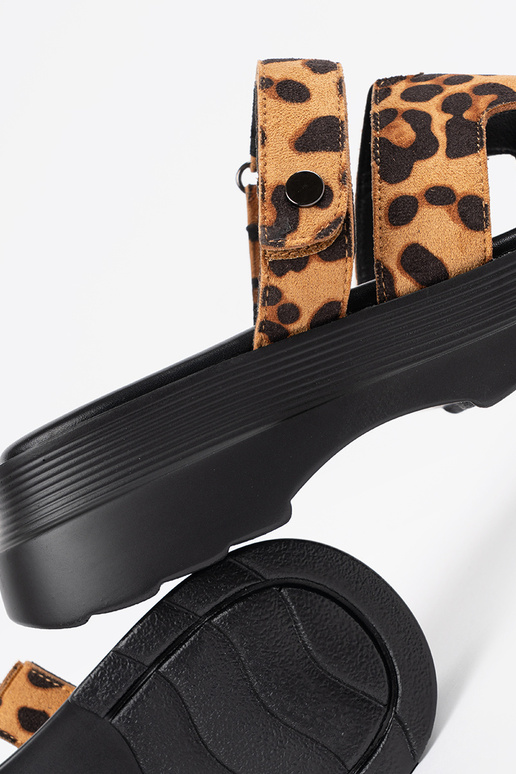 Chanclas con plataforma de leopardo...