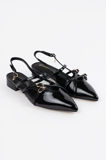 Tacones altos de charol... 2