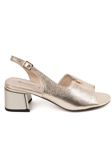 Sandalias de ante doradas...