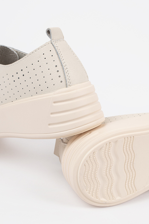 Zapatos de media caña de cuero...