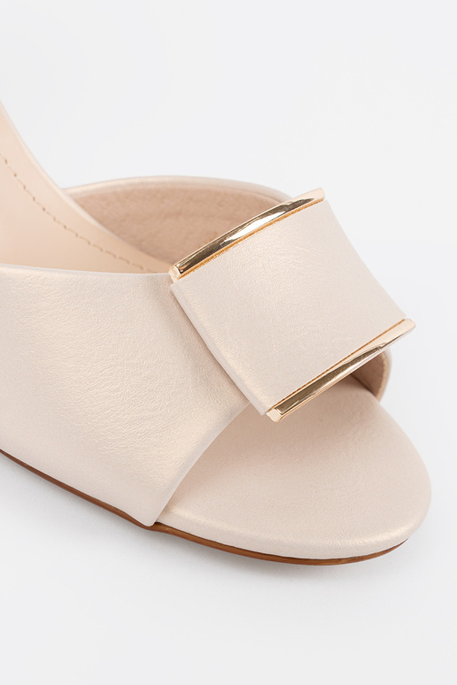 Sandalias femeninas marrones de suela...