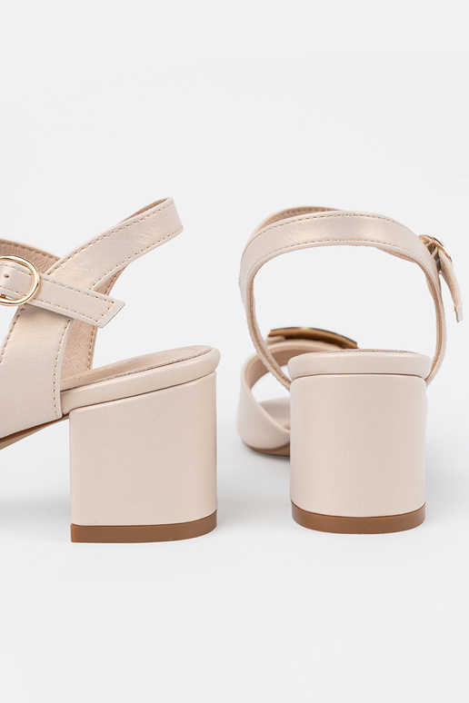 Sandalias femeninas marrones de suela...