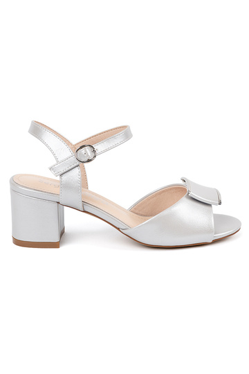 Sandalias femeninas doradas...