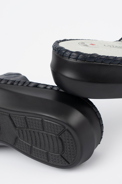 Zapatillas de mujer con inserciones... Zapatillas de mujer con inserciones...