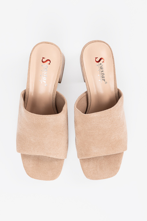 Chanclas de mujer con tacones altos... Chanclas de mujer con tacones altos...
