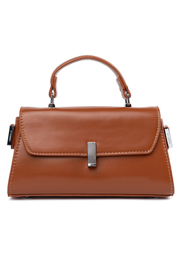 Bolso pequeño color arena...