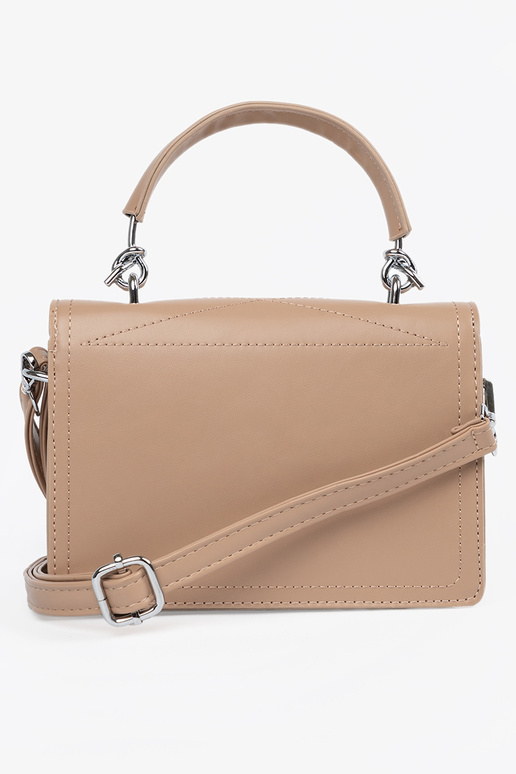 Bolso color marfil poco elegante con...