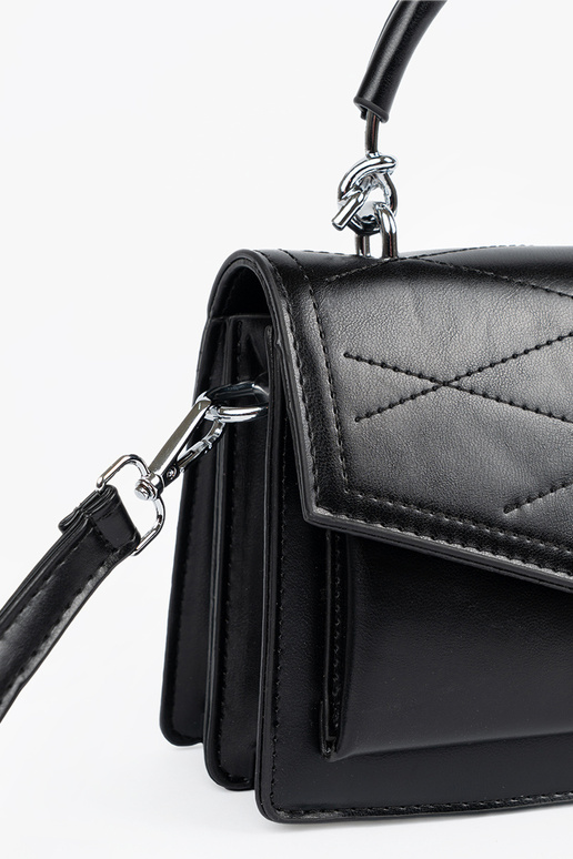 Bolso negro poco elegante con asa y...