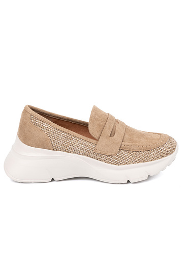 beige medio zapatos sobre...