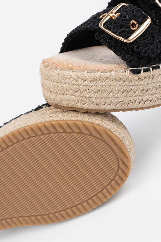 Zapatillas de color negro trenza con...