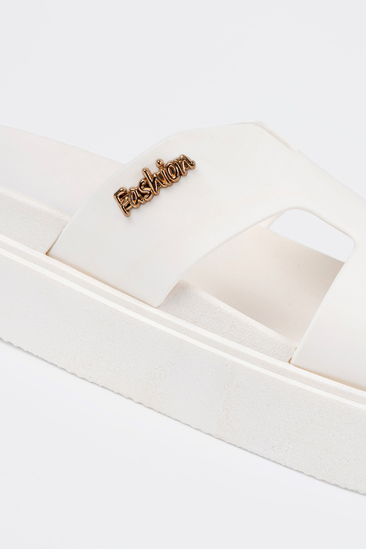 Zapatillas mujer el color blanco con...