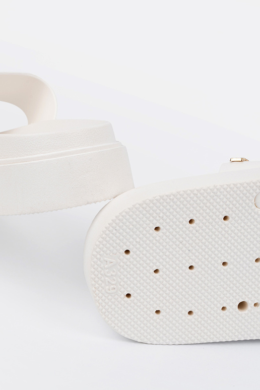 Zapatillas mujer el color blanco con...