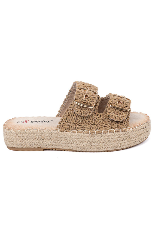 Zapatillas beige trenza con una...