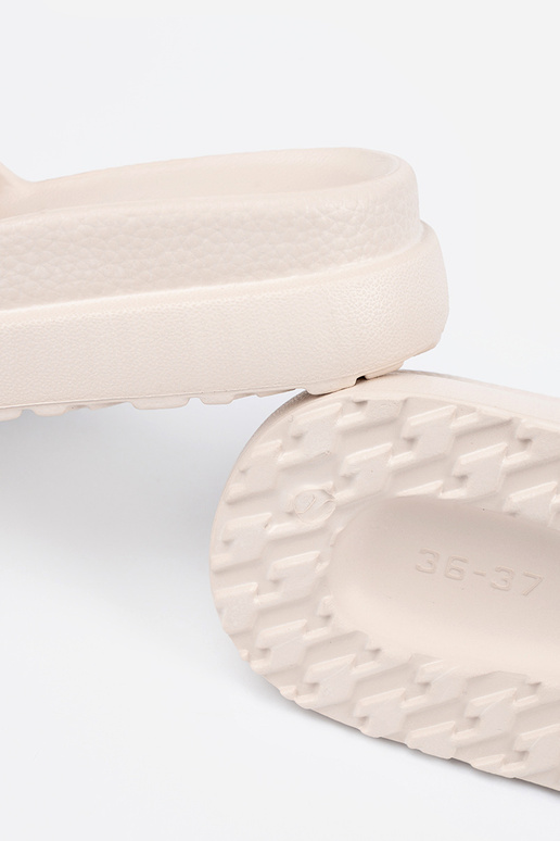 Zapatillas mujer con una plataforma...